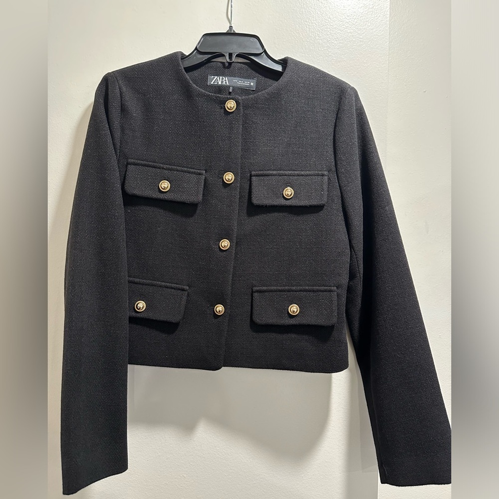 Zara classic CROPPED FLAP JACKET
BLACK 0/3046/378/800/02 small Tag Removed